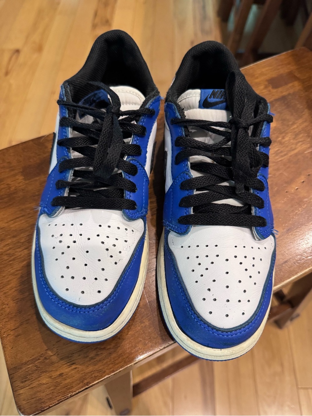 Nike Kids White and Blue Low-Top Sneakers with Black Laces